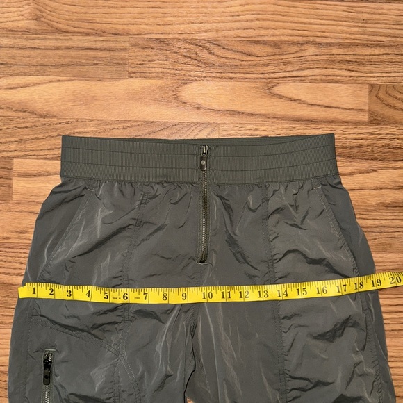 Lululemon Front-Zip Mid-Rise Ruched Crop Size 4 Olive Green Sexy Army Brat Pants - Picture 12 of 15